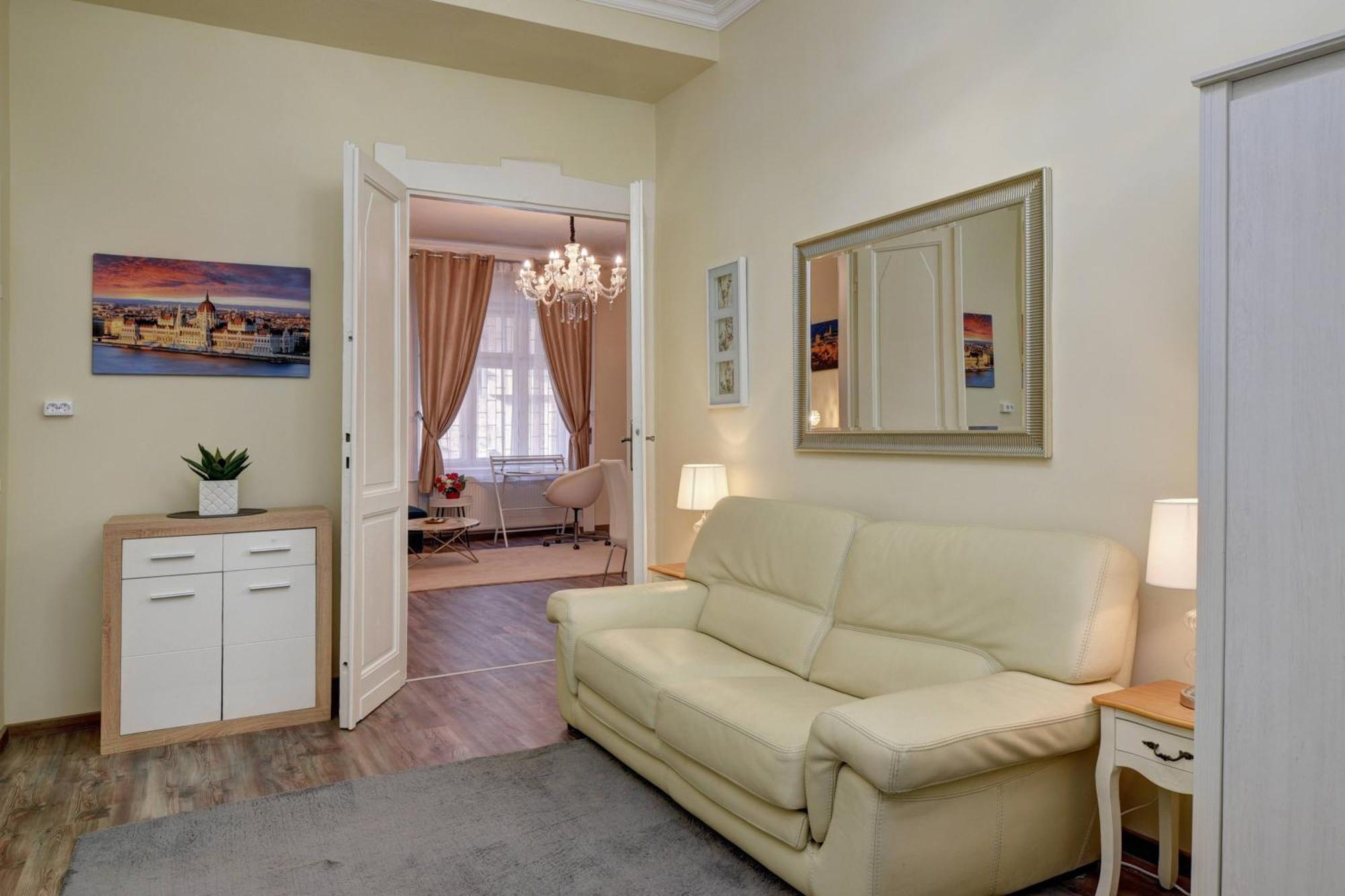 Buda Center Apartment Budapest Eksteriør billede